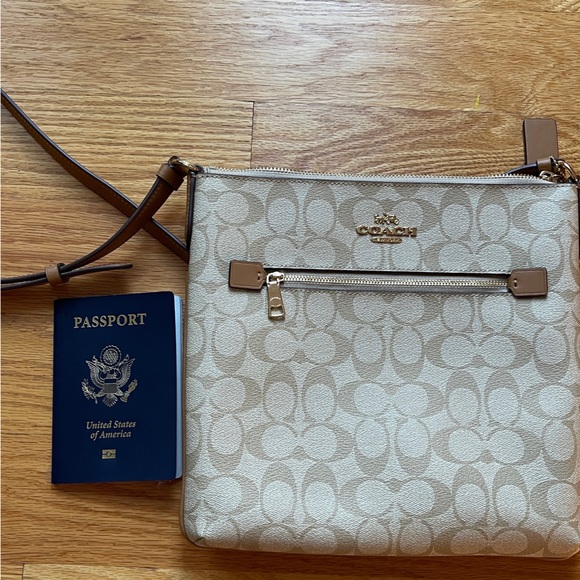 Coach Rowan File bag - light tan/cream signature canvas - Picture 6 of 12